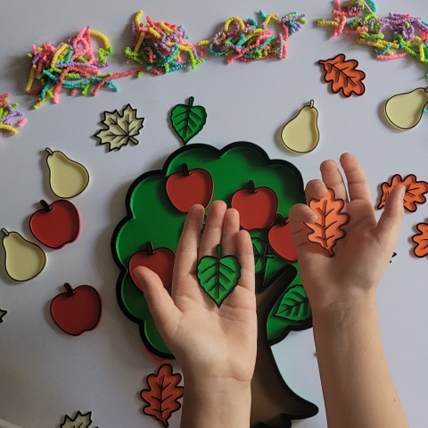 Panel Sensoryczny Drzewo– Montessori, Motoryka i Rozwój Zmysłów